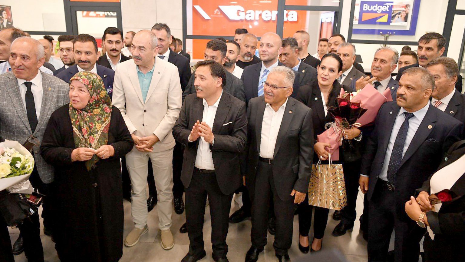 Kayserili gurbetçiler memleketlerinde çiçeklerle karşılandı