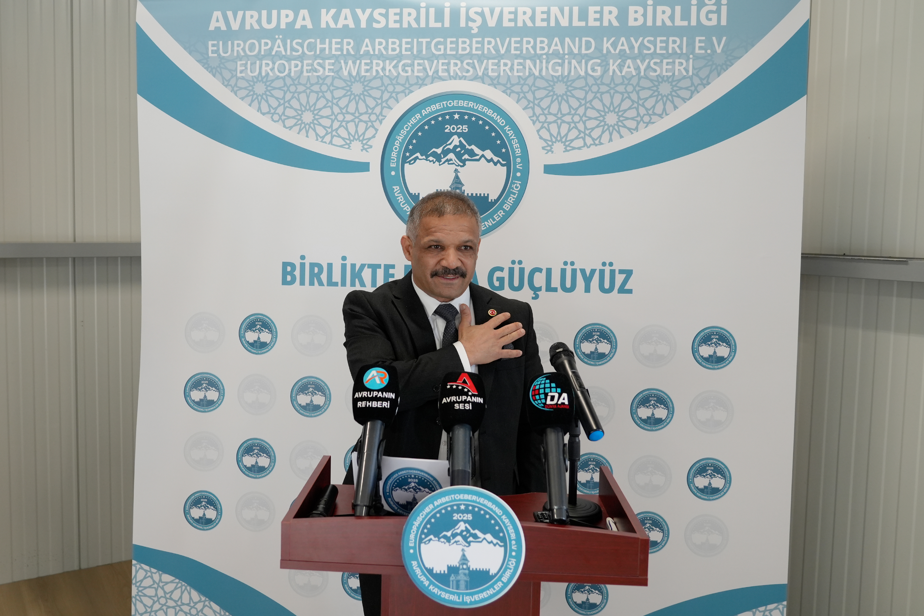 AKİB Genel Başkanı Ali Hızar’dan duygulandıran