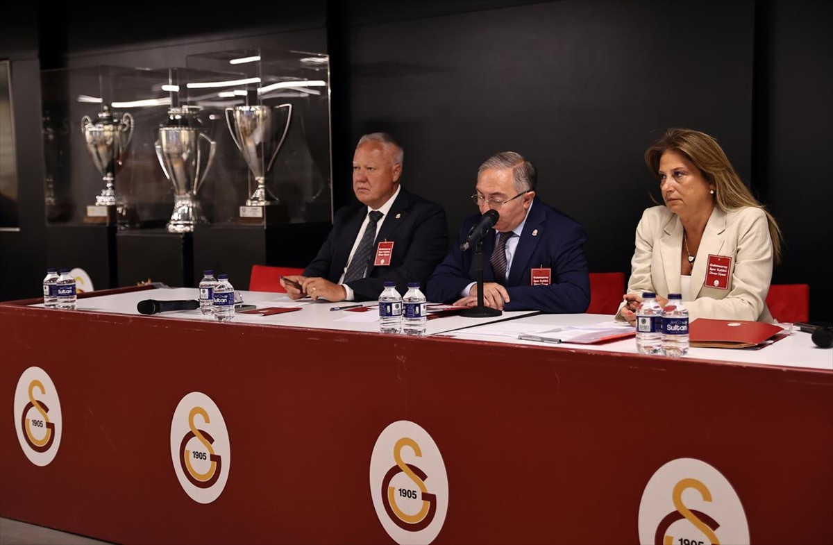 Galatasaray Kulübü Başkanı Dursun Özbek, divan kurulunda konuştu: