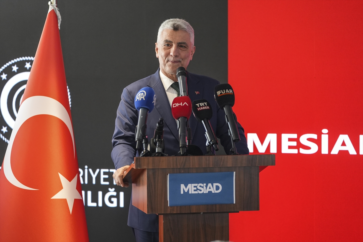 Ticaret Bakanı Bolat Tekstil-Giyim Sektörü Değerlendirme Toplantısı'na katıldı