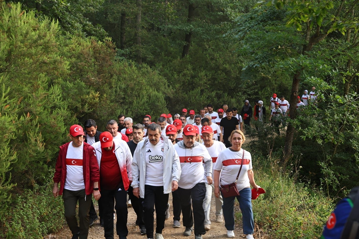 Milli Eğitim Bakanı Tekin, Sakarya İl Ormanı'nda öğretmenlerle yürüyüş yaptı