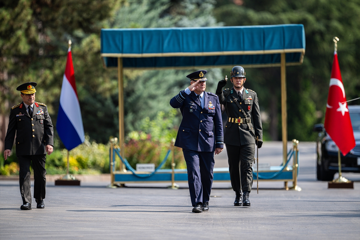 Genelkurmay Başkanı Orgeneral Bayraktaroğlu, Hollandalı mevkidaşı Eichelsheim ile görüştüGenelkurmay Başkanı Orgeneral Bayraktaroğlu, Hollandalı mevkidaşı Eichelsheim ile görüştü