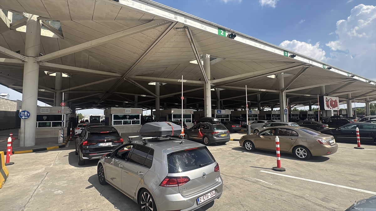 Gurbetçilerin, Avrupa ülkelerinden Türkiye'ye gelişleri sürüyor