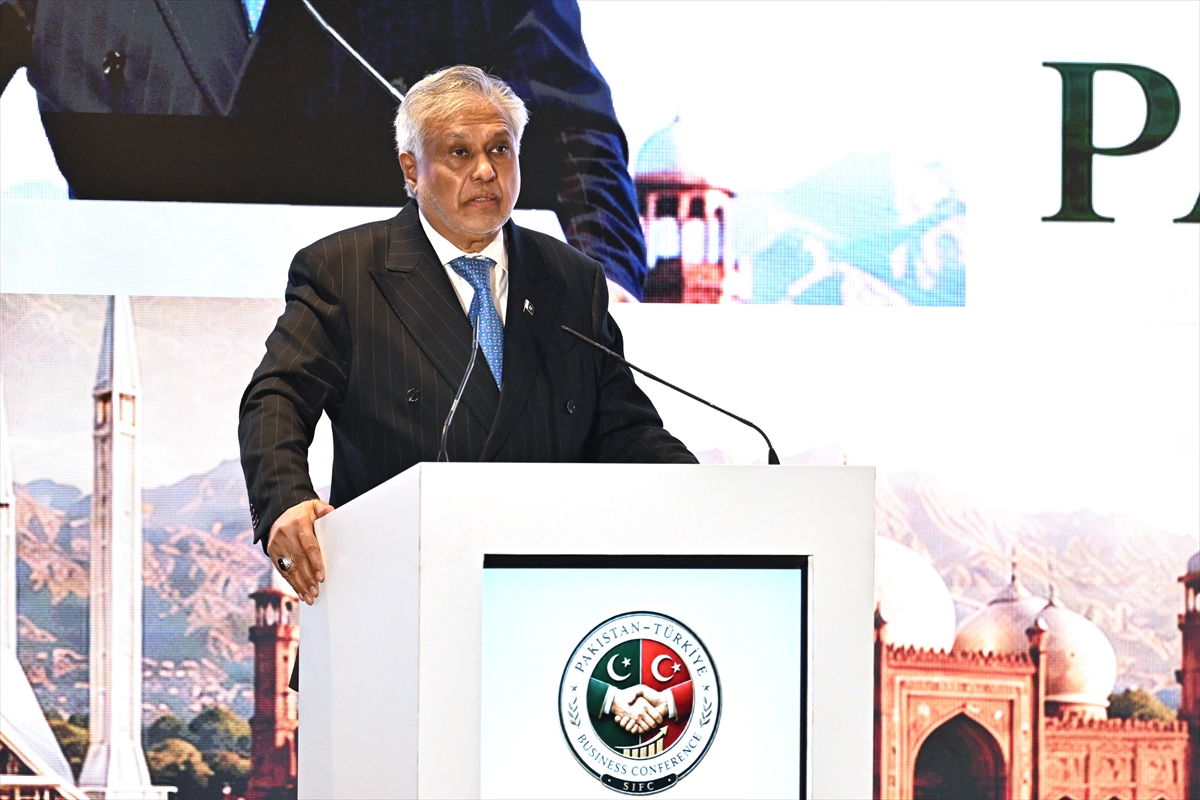 Pakistan Dışişleri Bakanı Dar, Türkiye-Pakistan İş Forumu'nda duygusal konuşla yaptı