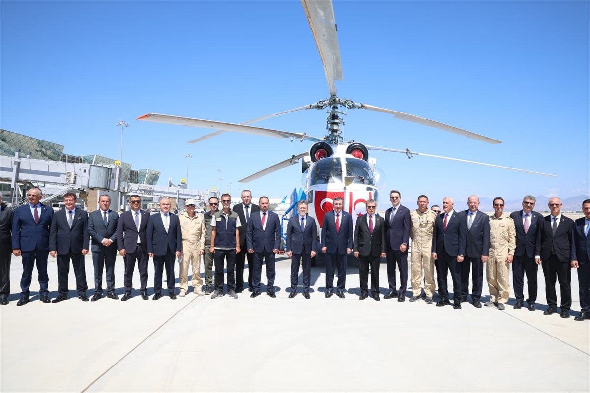 Türkiye tarafından gönderilen yangın söndürme helikopteri, KKTC'ye teslim edildi