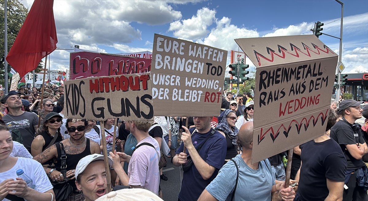 Berlin’de İsrail’e mühimmat üreten Rheinmetall’i protesto eyleminde çok sayıda kişi gözaltına alındı