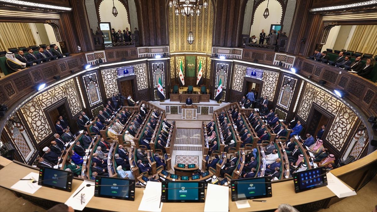 Suriye’de Esed rejiminin devrilmesinin ardından ilk Halk Meclisi oturumu yapıldı