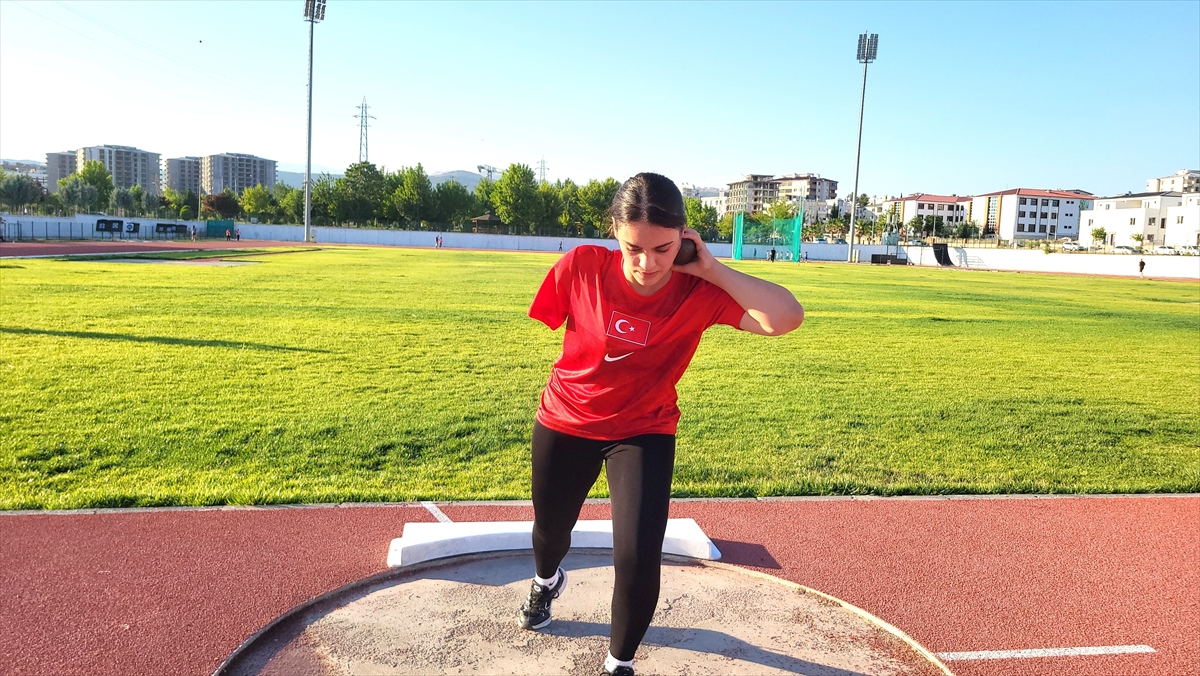 Üç dalda Türkiye birincisi olan depremzede Meryem'in hedefi olimpiyatlara katılmak