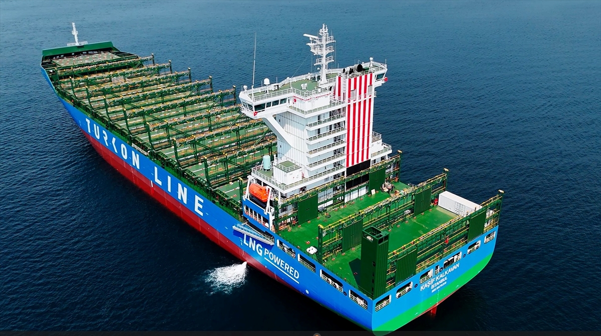 Turkon Line'ın LNG'li konteyner gemisi 