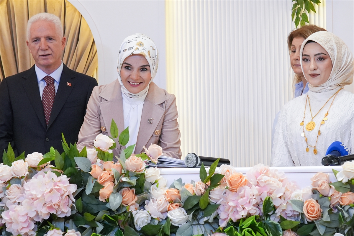 Bakan Göktaş, Aile ve Gençlik Fonu'nun 100 bininci çiftinin nikah şahidi oldu