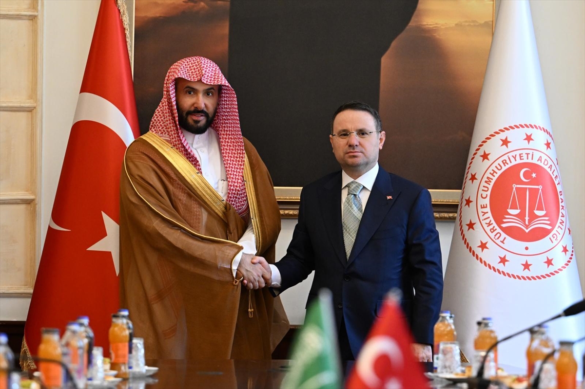 Adalet Bakanı Gürlek, Suudi mevkidaşı Al Smani ile görüştü:
