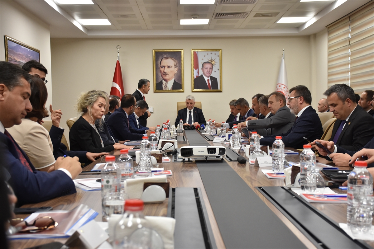 Ticaret Bakanı Bolat, Habur Sınır Kapısı'nda incelemelerde bulundu