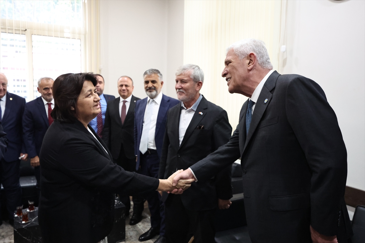 İYİ Parti Genel Başkanı Dervişoğlu Gümülcine'de Batı Trakya Türklerinin temsilcileriyle görüştü 