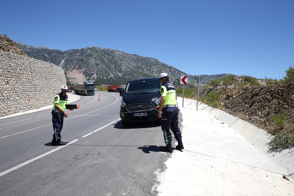 Antalya'da uçuruma yuvarlanan minivandaki 5 kişi hayatını kaybetti