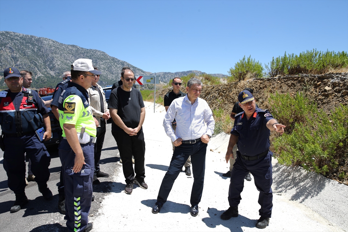 Antalya'da uçuruma yuvarlanan minivandaki 5 kişi hayatını kaybetti