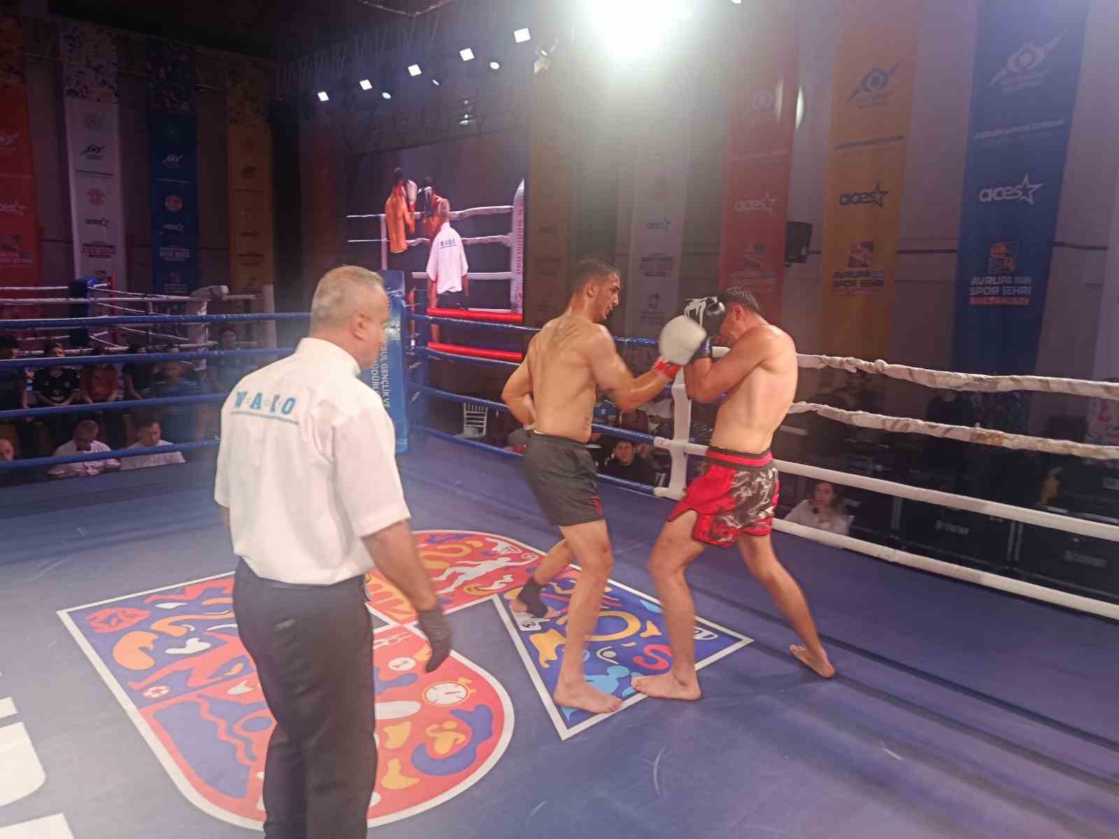 Sultangazi'de Profesyonel Kick Boks Şampiyonası sona erdi