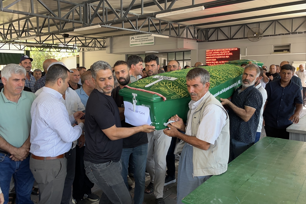 Tarsus'ta denizde boğulan dört kişi son yolculuğuna uğurlandı