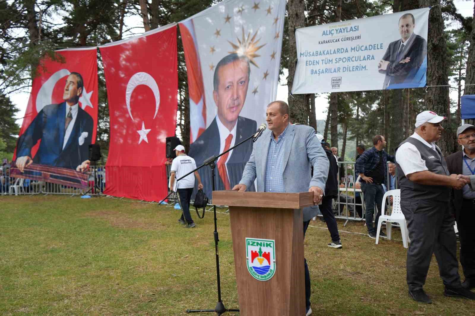 İznik'te Geleneksel Karakucak Güreşleri Coşkuyla Yapıldı