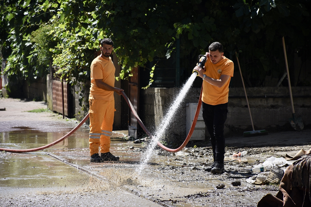 Cide'de sel felaketinin ardından kurtarma ve yardım çalışmaları hızla ilerliyor