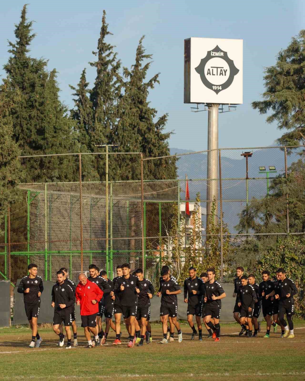 Altay antrenman başlangıcını erteledi; yönetim krizinin gölgesinde