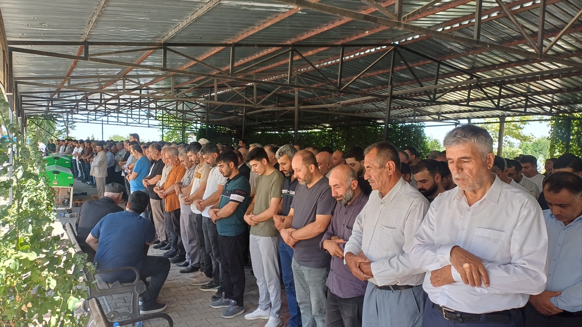Batman'daki silahlı saldırıda hayatını kaybeden üç kişi son yolculuğuna uğurlandı