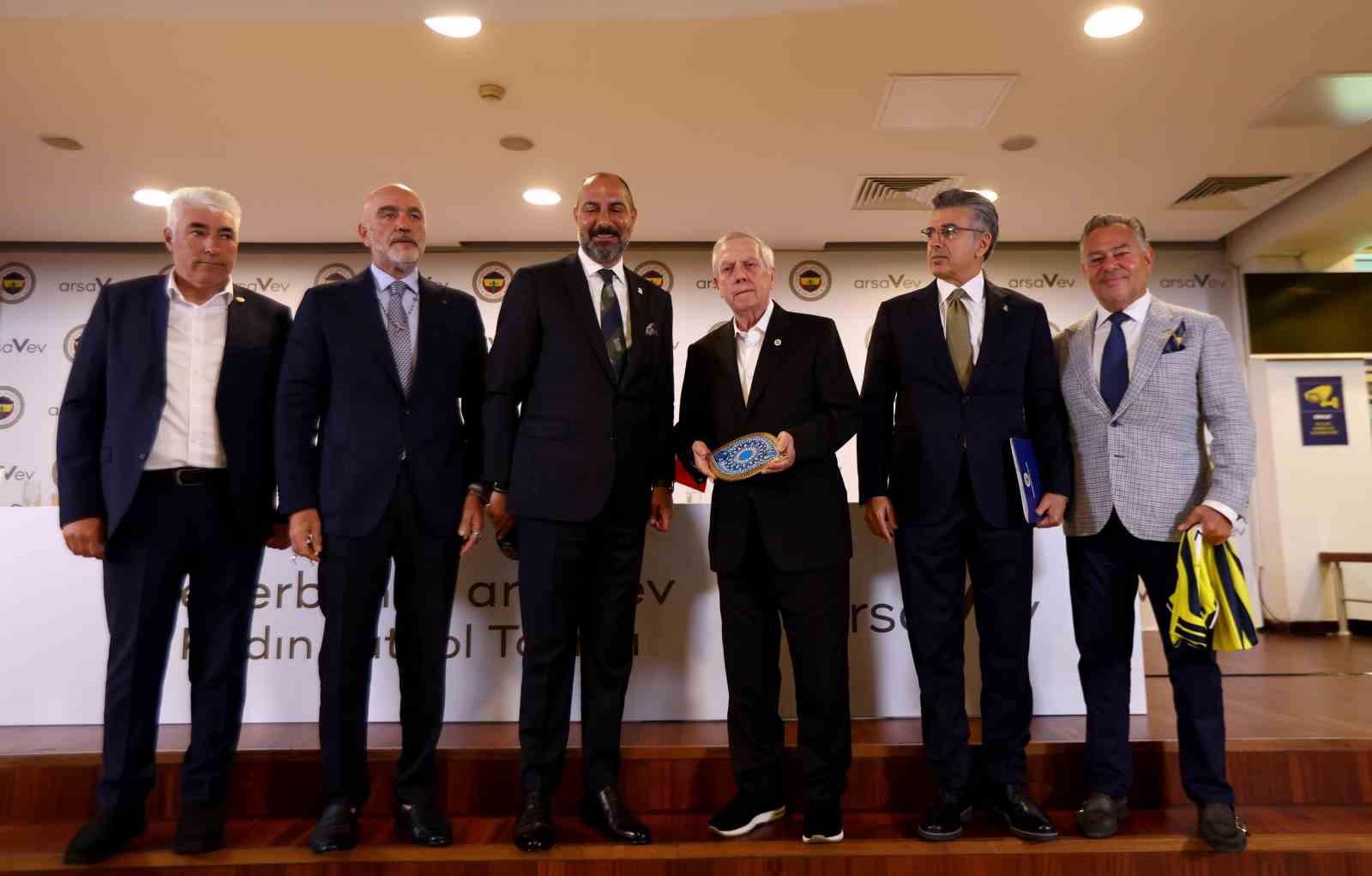 Fenerbahçe Kadın Futbol'u 5 kişilik komite yönetecek