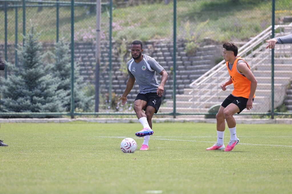 Alanyaspor, Erzurum'da yüksek irtifa kampına başladı