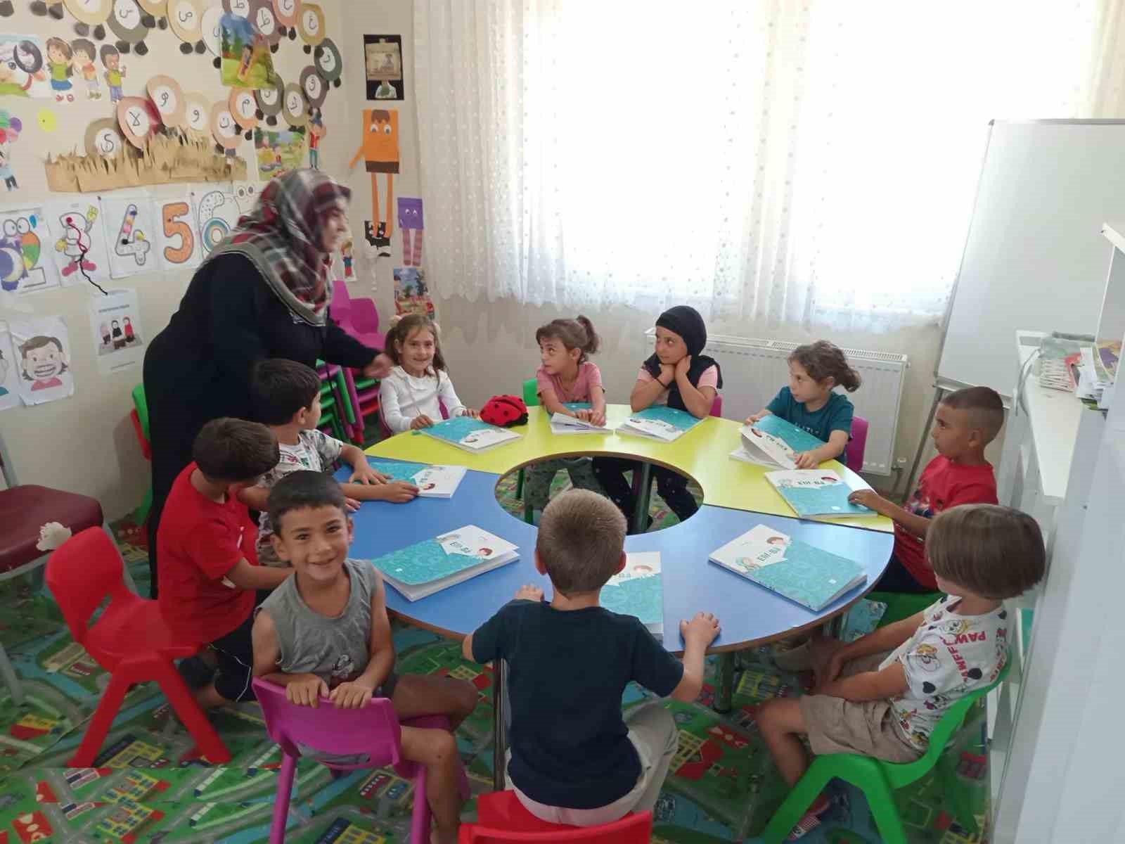 Erzincan'da küçük çocuklara Kur'an eğitimi veren kursa denetim ziyareti