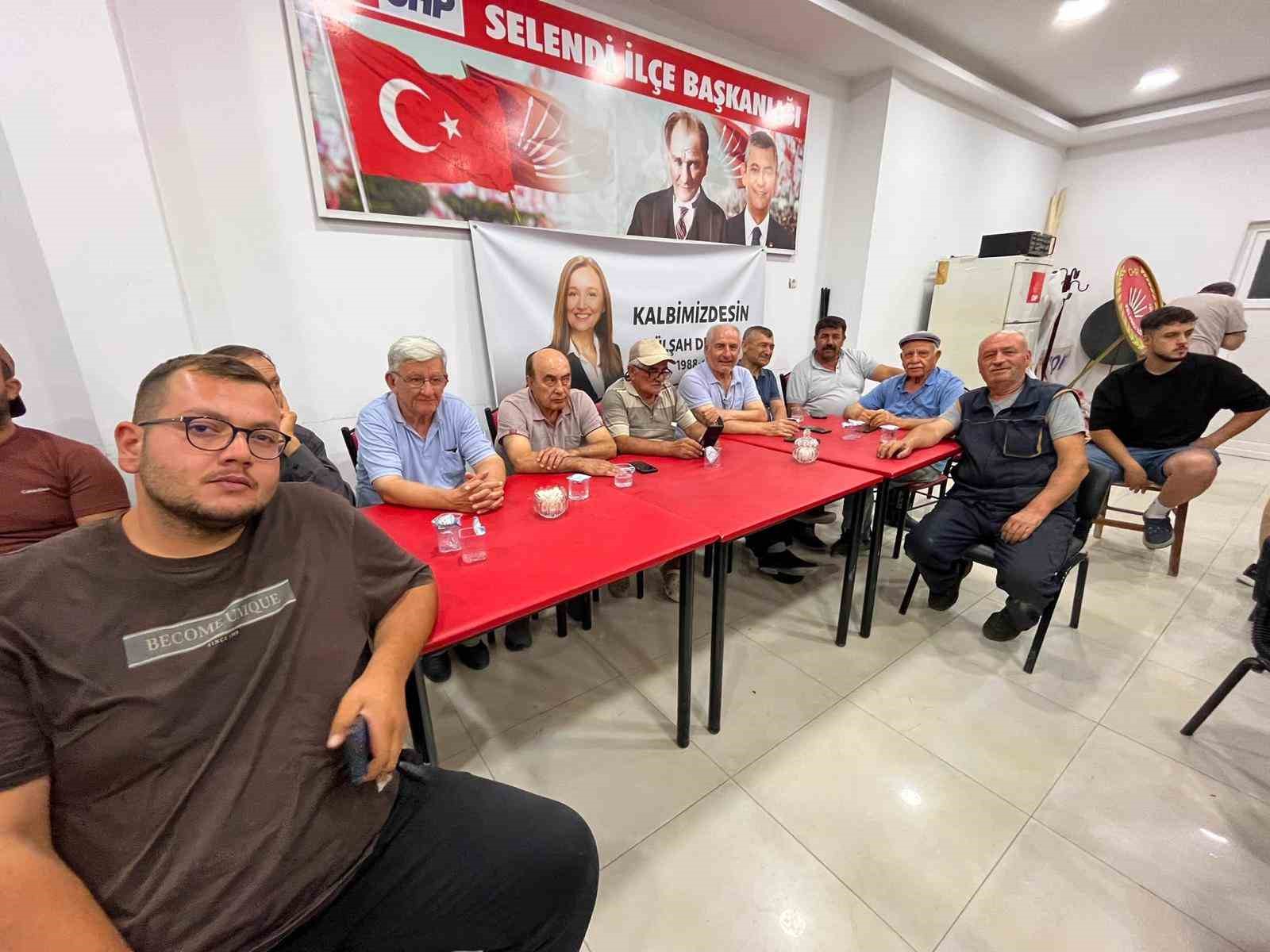 Selendi'de CHP'den toplu ayrılış: 150 kişi Yeni Parti'ye geçti