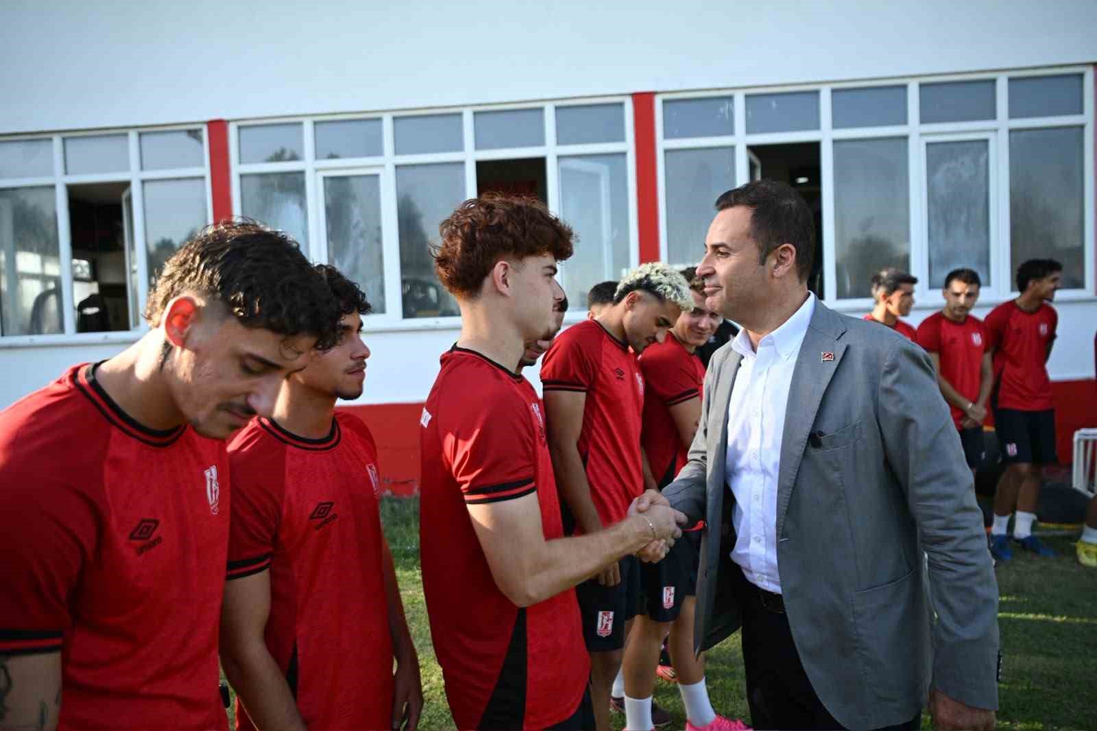 Belediye Başkanı Akın, Balıkesirspor'u ziyaret etti