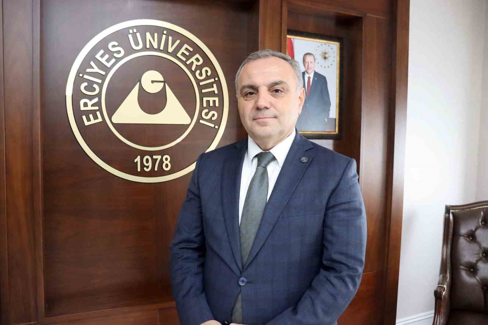 Rektör Altun'dan üniversite tercih yapacak öğrencilere: Dijital ve yazılım alanlarına yönelin