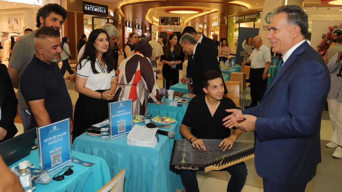 İnönü Üniversitesi tercih danışma stantlarını rektör açtı