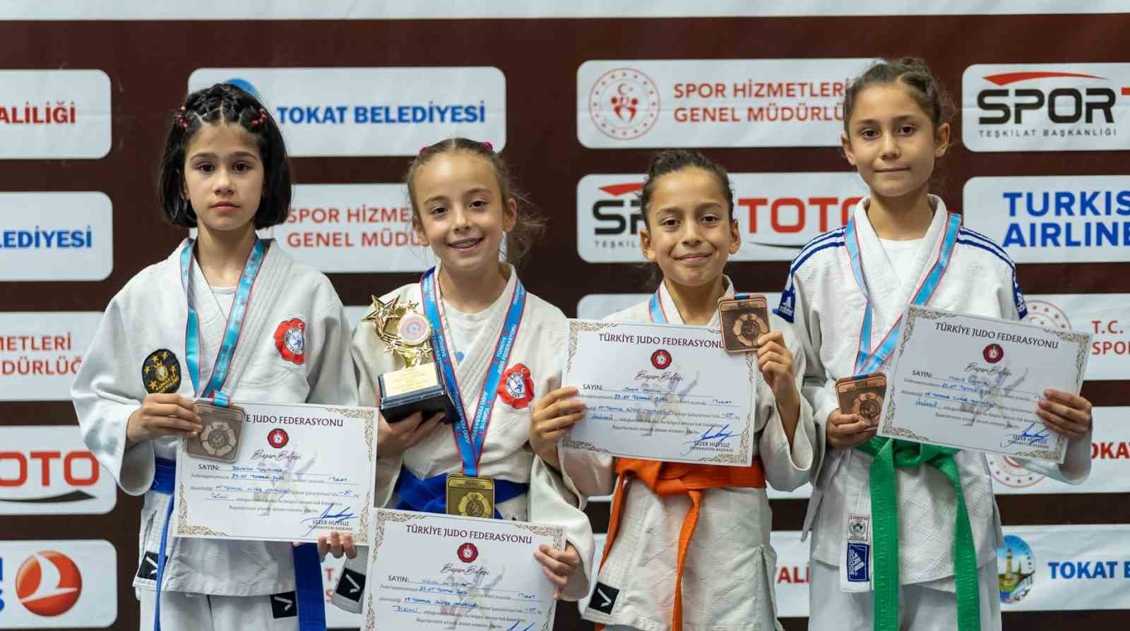 Manisalı judocular Türkiye şampiyonasında 2 bronz madalya kazandı