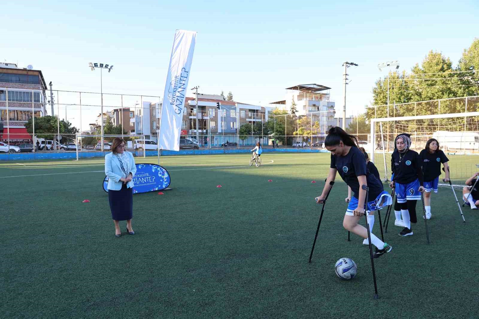 Gaziantep'in ilk kadın ampute futbol takımı tanıtıldı