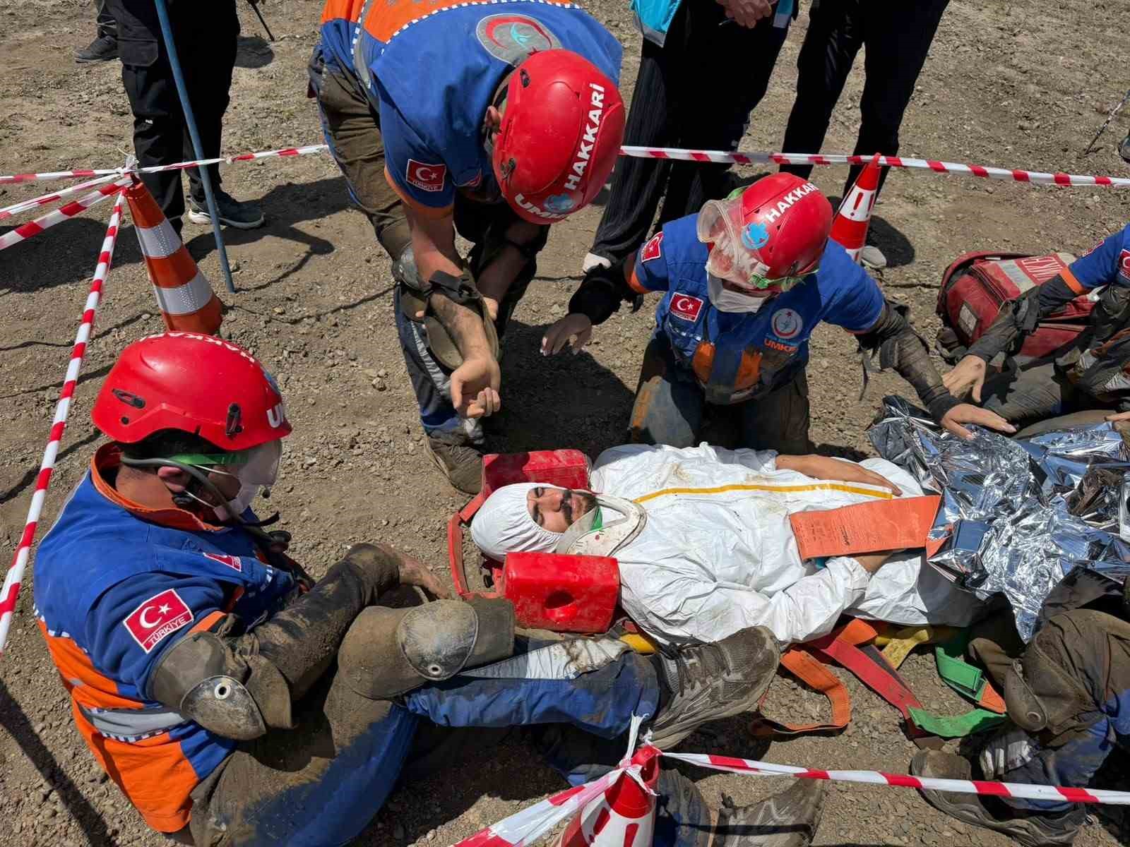 Hakkari'de UMKE eğitim kampı tamamlandı, 30 sağlık personeli sertifika aldı