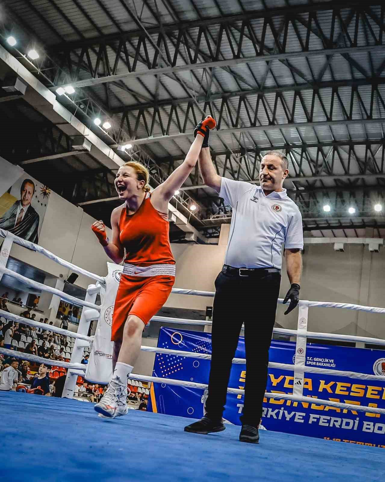 Nefise Kaymakçı Türkiye Boks Şampiyonu