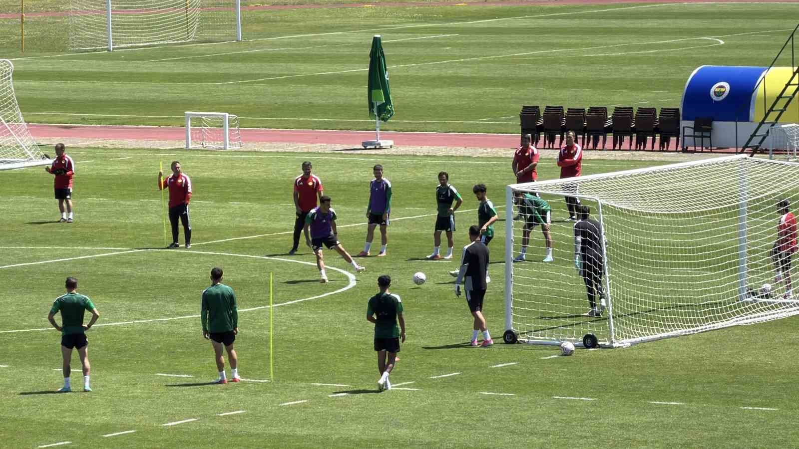 Esenler Erokspor, Düzce'deki kamp çalışmalarını yoğun tempoda sürdürüyor