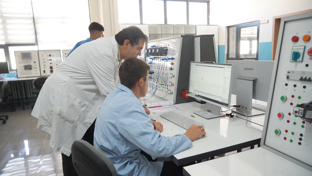 Niğde'de mesleki eğitim atölyelerinde öğrenciler pratiği teoride öğreniyor